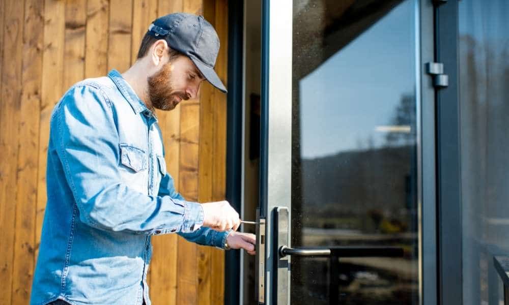 Hiring A Professional Locksmith For Unlock A Bedroom Door