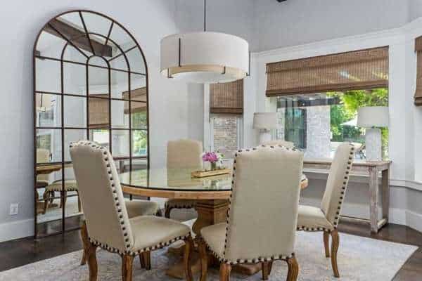 Choose Right Place To Round Dining Table